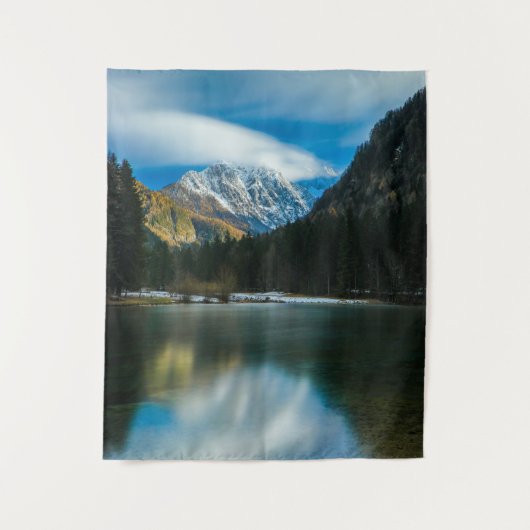 山々と美しい湖Zgornjeジェゼルスコスロ タペストリー (正面)