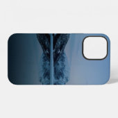 山々に囲まれた湖 iPhoneケース (裏面横)