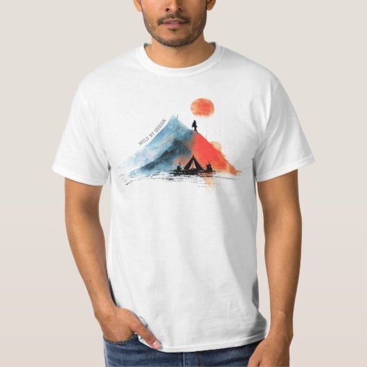 山々の峰々を彷徨う – 抽象的な山とキャンプファイヤー Tシャツ (正面)