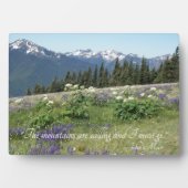 山々は引用文牧草野の花を呼んでいる フォトプラーク (正面)