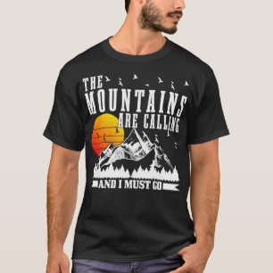 山々は私がキャンプにハイキングに行かなければならないと呼んでいる Tシャツ