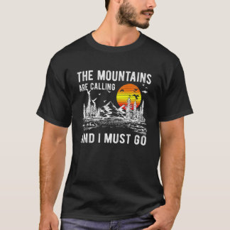 山々は私がキャンプにハイキングに行かなければならないと呼んでいる Tシャツ