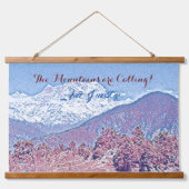 山々は鮮やかな青の雪の服を呼んでいる 吊り下げ型タペストリー (正面)