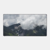 山々を覆う雲 デスクマット (正面)