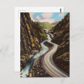 山々を貫くビンテージ街道と河川 ポストカード (正面/裏面)