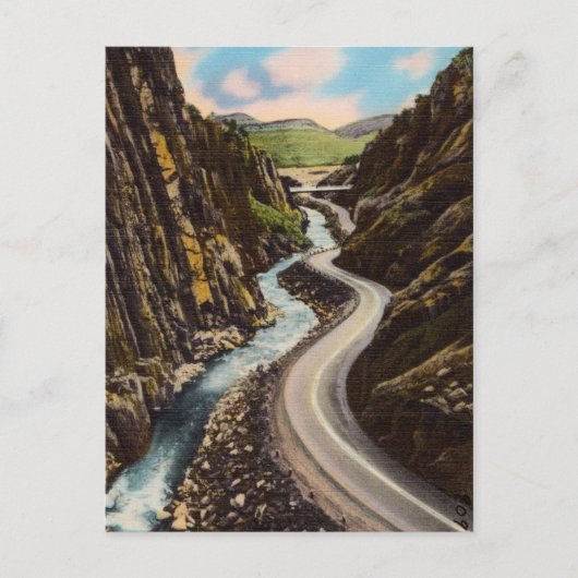 山々を貫くビンテージ街道と河川 ポストカード (正面)