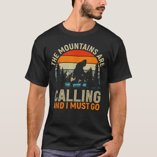 山が呼んでいる - ハイカー Tシャツ (正面)