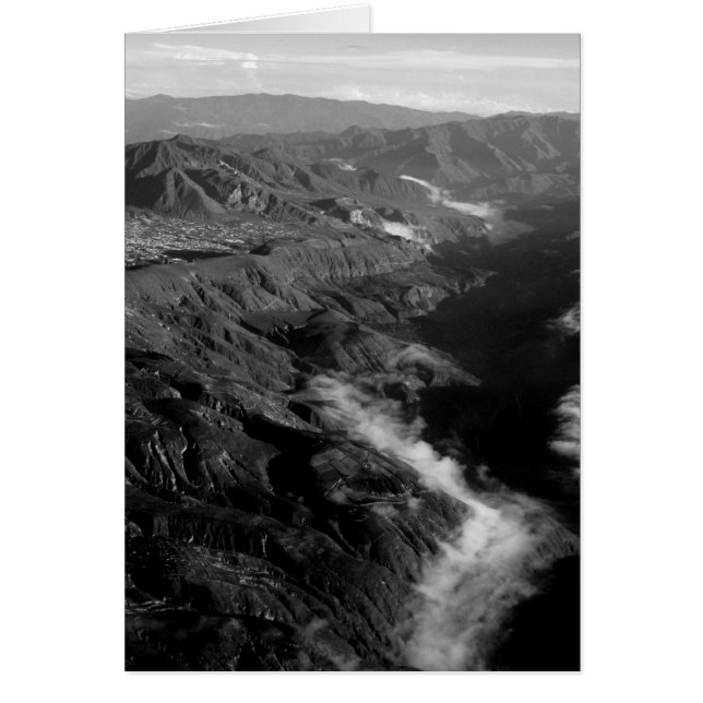 山が多いエクアドル (正面)