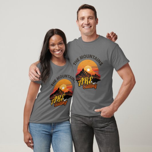 山が鳴っている Tシャツ (ユニセックス)