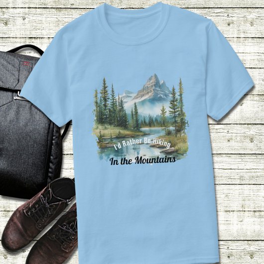 山でのハイキング Tシャツ