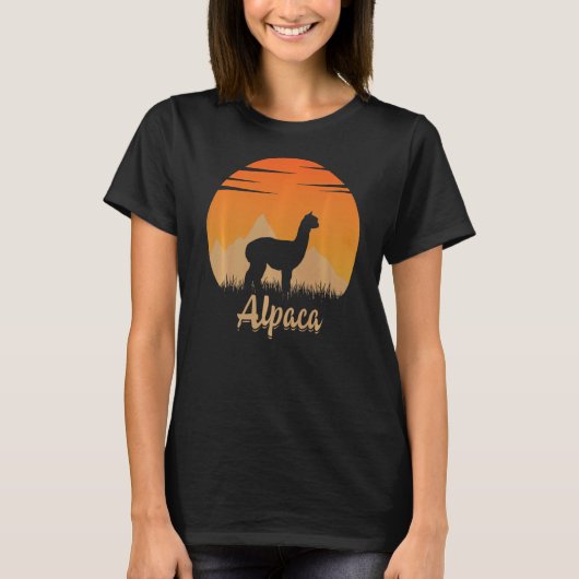 山で熱いアルパカ自然 Tシャツ (正面)