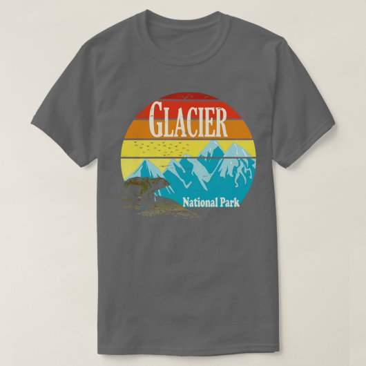 山とクマの距離を持つ氷河の国立公園 Tシャツ (デザイン正面)