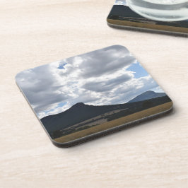 山とドラマチックな雲の下の突然 コースター