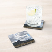 山とドラマチックな雲の下の突然 コースター (右側)