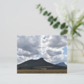 山とドラマチックな雲の下の突然 ポストカード (スタンド正面)