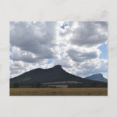 山とドラマチックな雲の下の突然 ポストカード (正面)
