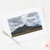 山とドラマチックな雲の下の突然 長方形シール (封筒)