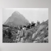 山とネイティブのアメリカ人の乗馬で崖 ポスター (正面)