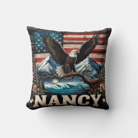 山と威厳のある旗の中に建てられたワシ クッション (正面)