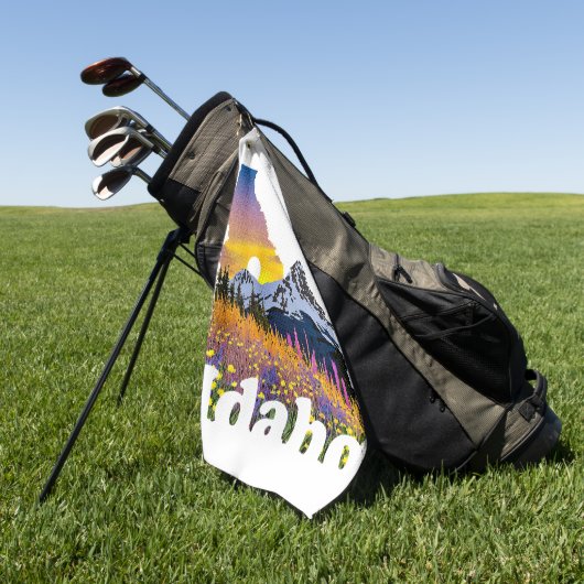 山と山花のあるアイダホの形 ゴルフタオル (グリーン)