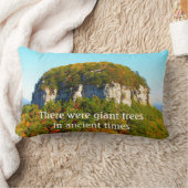 山と巨大な木 ランバークッション (ブランケット)