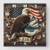 山と旗の背景を持つアメリカワシ スクエア壁時計 (正面)