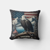 山と旗を持つ枝に止まったワシ クッション (正面)