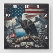 山と旗を持つ枝に止まったワシ スクエア壁時計 (正面)