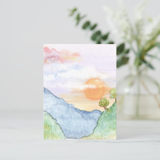 山と木の上の水色の夕日 ポストカード (スタンド正面)