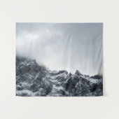 山と柔らかい雲の鋭いエッジ タペストリー (正面(横))