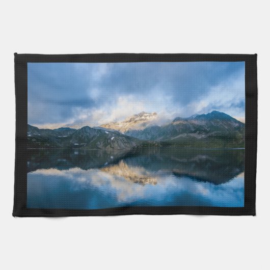 山と湖の風光明媚な自然写真 キッチンタオル (横)
