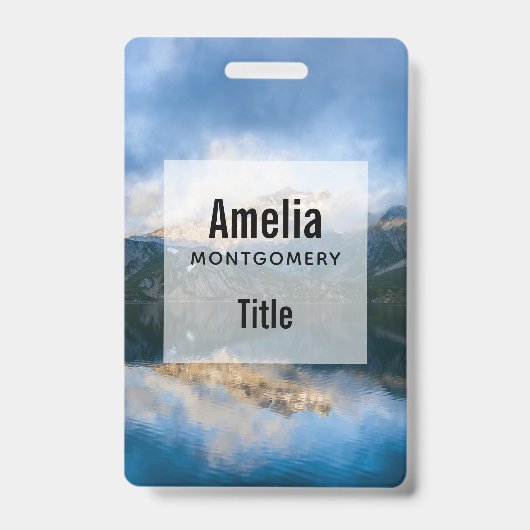 山と湖の風光明媚な自然写真 バッジ (正面)