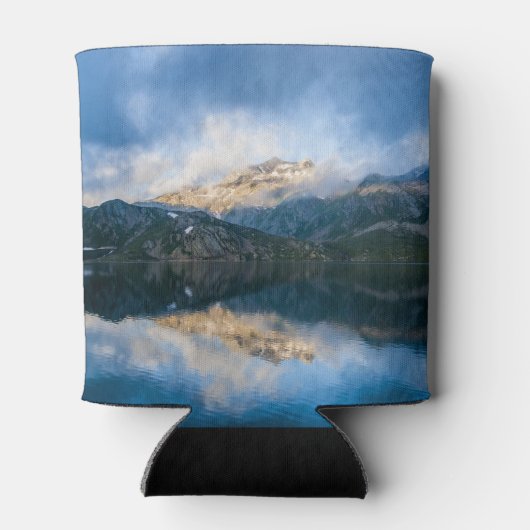 山と湖の風光明媚な自然写真 缶クーラー (裏面)