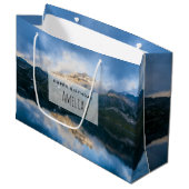 山と湖景勝地自然写真誕生日 ラージペーパーバッグ (正面アングル)