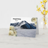 山と白い花の誕生日カード カード (黄色い花)