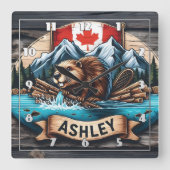 山に囲まれた川辺のビーバー スクエア壁時計 (正面)