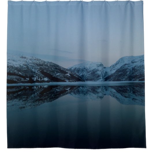 山に囲まれた湖 シャワーカーテン (正面)