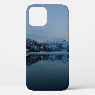 山に囲まれた湖 iPhone 12ケース