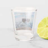 山に対して赤ワインのグラスを2つ ショットグラス (裏面)