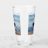 山に対して赤ワインのグラスを2つ タンブラーグラス (右)