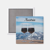 山に対して赤ワインのグラスを2つ マグネット (正面/裏面)