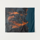 山に日没の光威厳のある灯 タペストリー (正面(横))