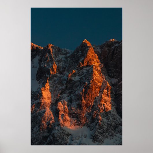 山に日没の光威厳のある灯 ポスター (正面)