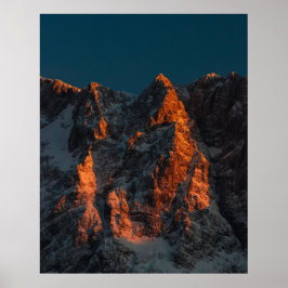 山に日没の光威厳のある灯 ポスター