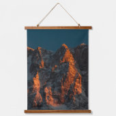 山に日没の光威厳のある灯 吊り下げ型タペストリー (正面)