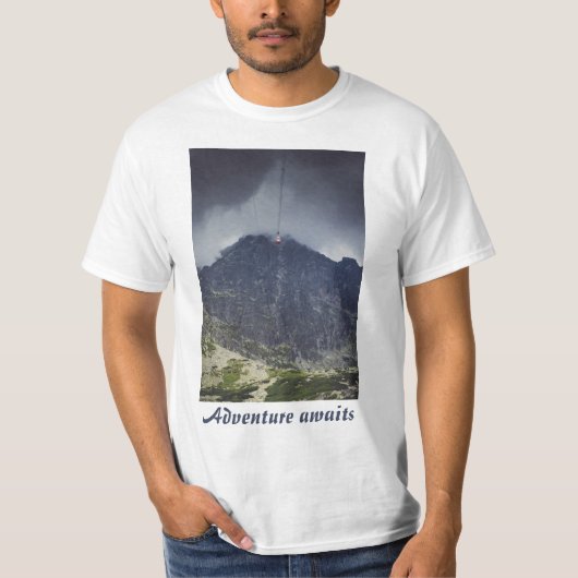 山に雨雲が立つ Tシャツ (正面)