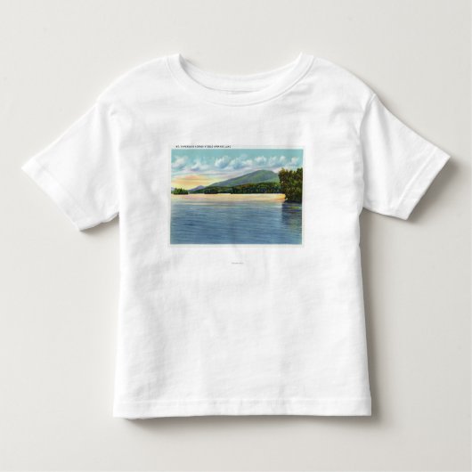 山のアンパーサンドの中間のSaranac湖の概観 トドラーTシャツ (正面)