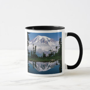 山のタンのレーニア山の反射 マグカップ