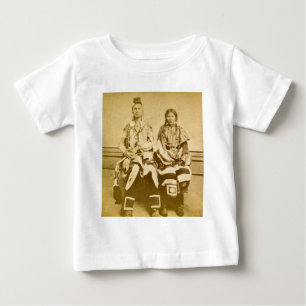 山のダコタの領域のカラスの戦士および花嫁 ベビーTシャツ