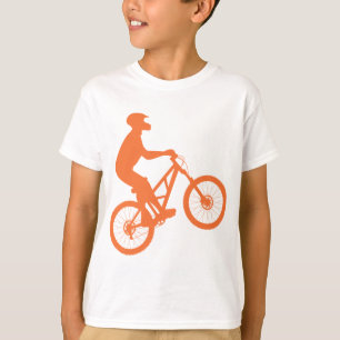 山のバイクもしくは自転車に乗る人のシルエット Tシャツ